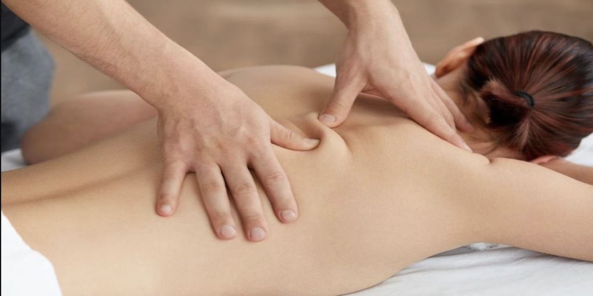 Massage lưng đúng cách phù hợp cho dân văn phòng và người hay vận động